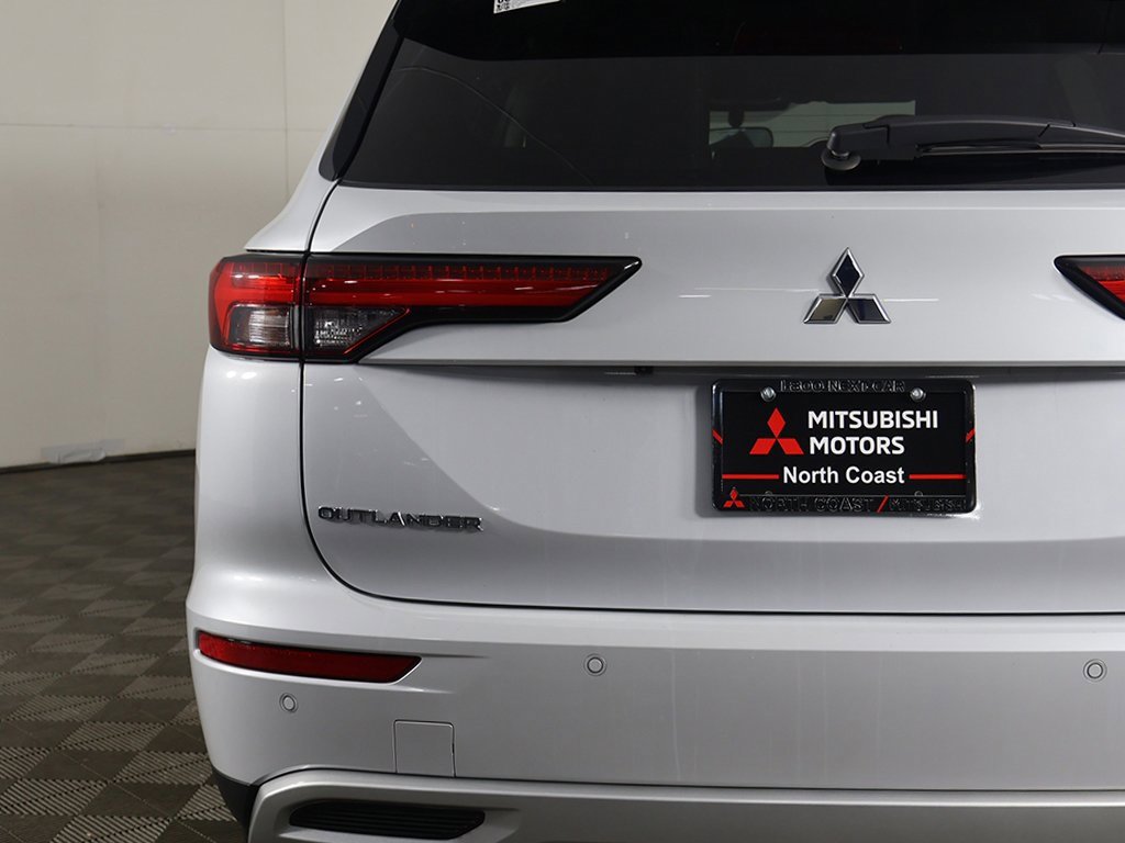 Used 2024 Mitsubishi Outlander SE image 15
