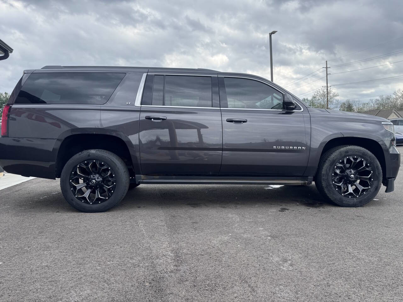 Used 2018 Chevrolet Suburban LT image 5