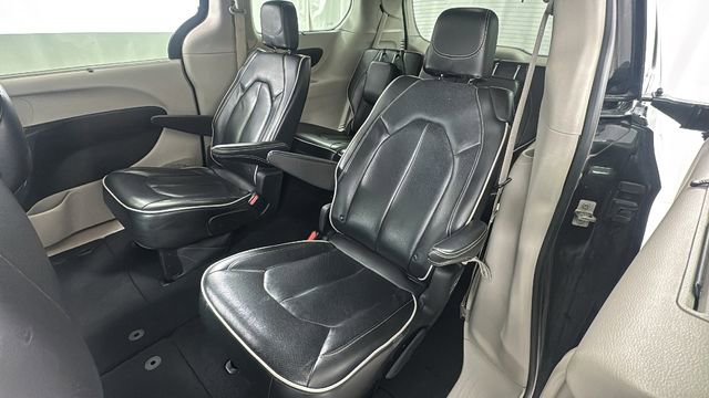 Used 2023 Chrysler Pacifica Limited image 12