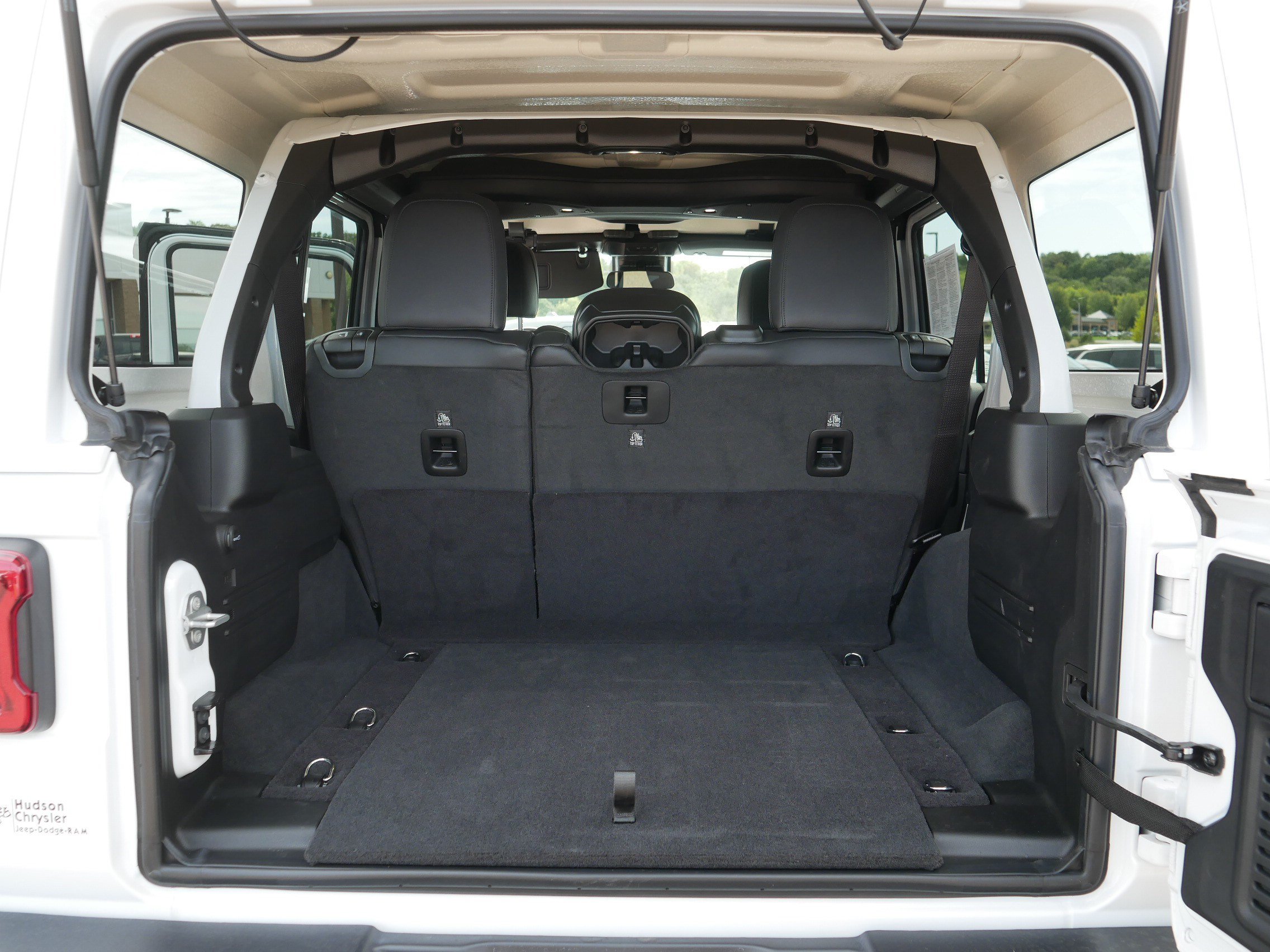 Used 2025 Jeep Wrangler Unlimited Sahara w/ Safety Group AWD/4WD image 18
