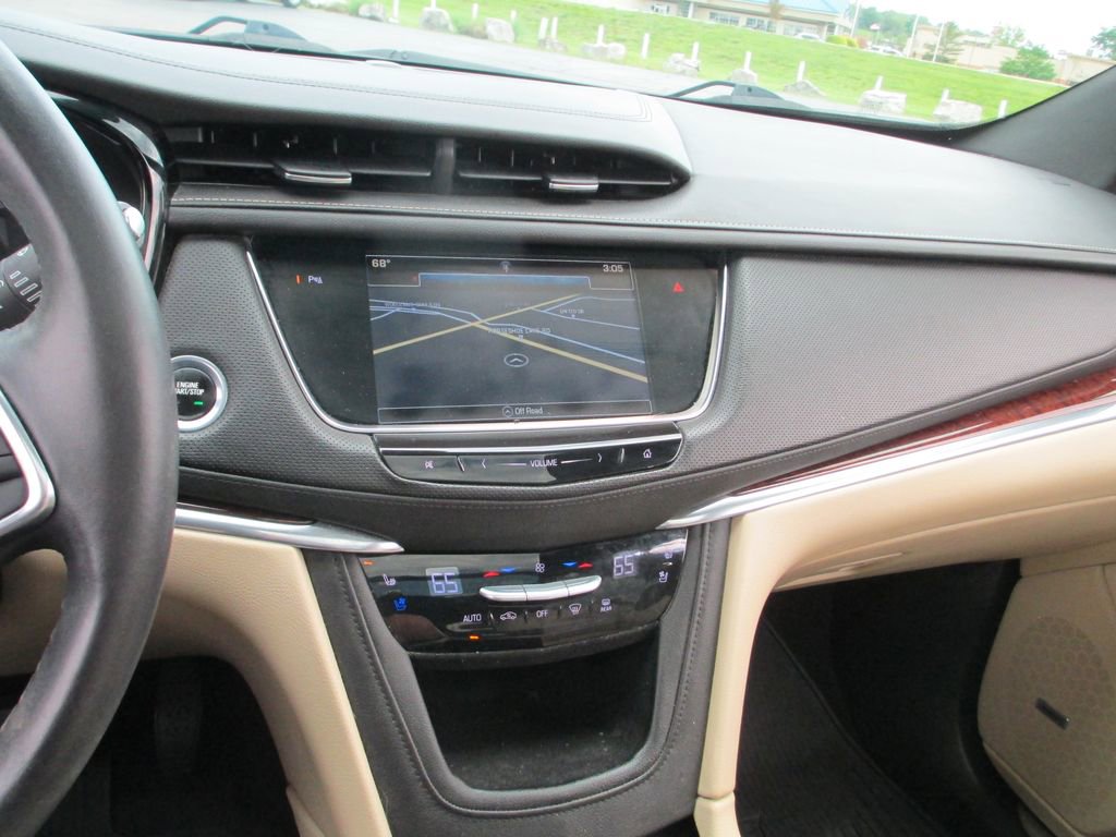 Used 2017 Cadillac XT5 Premium Luxury FWD image 28