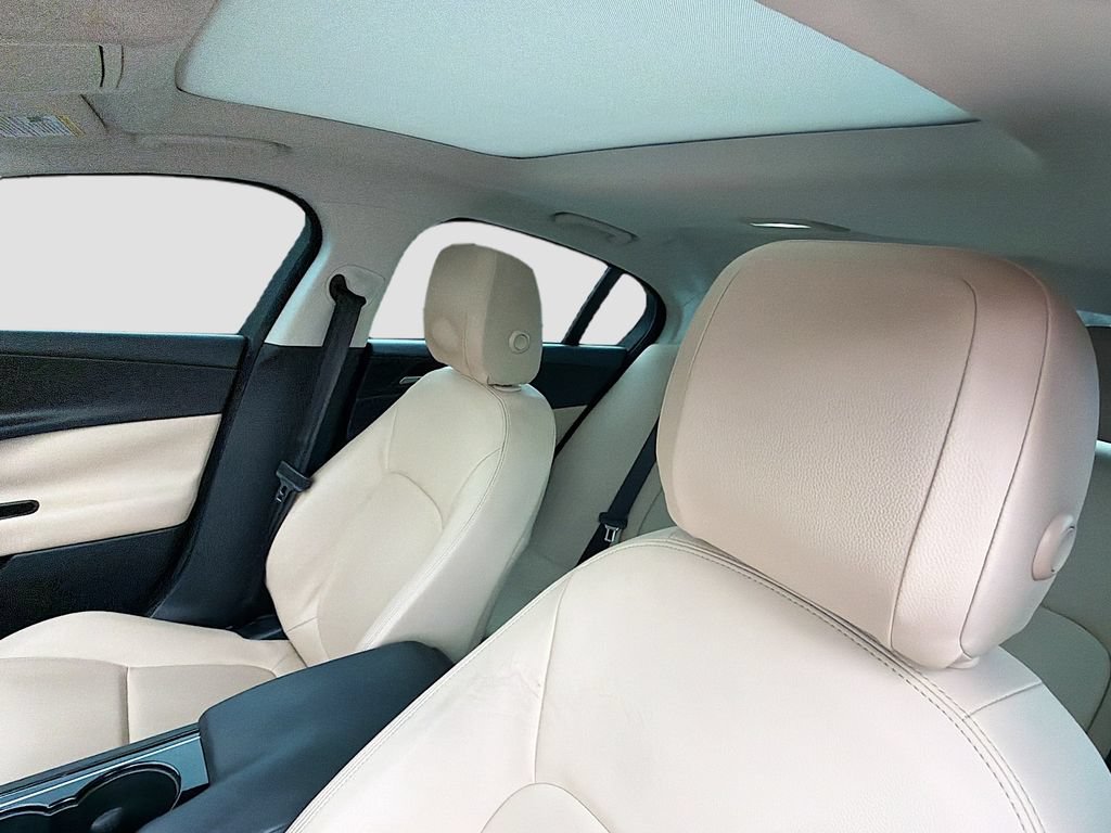 Used 2017 Jaguar XE Premium RWD image 26