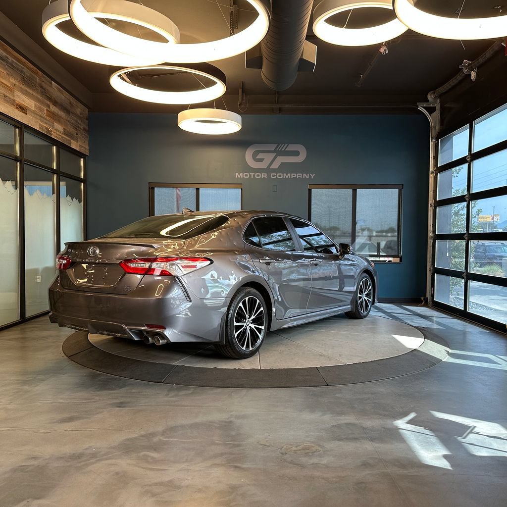 Used 2020 Toyota Camry SE w/ Moonroof Package AWD/4WD image 3