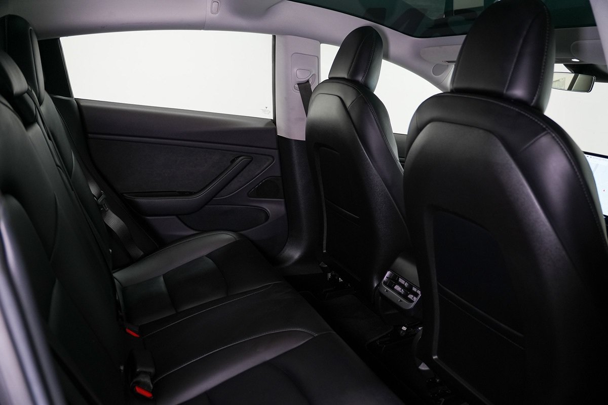 Used 2018 Tesla Model 3 Long Range RWD image 17
