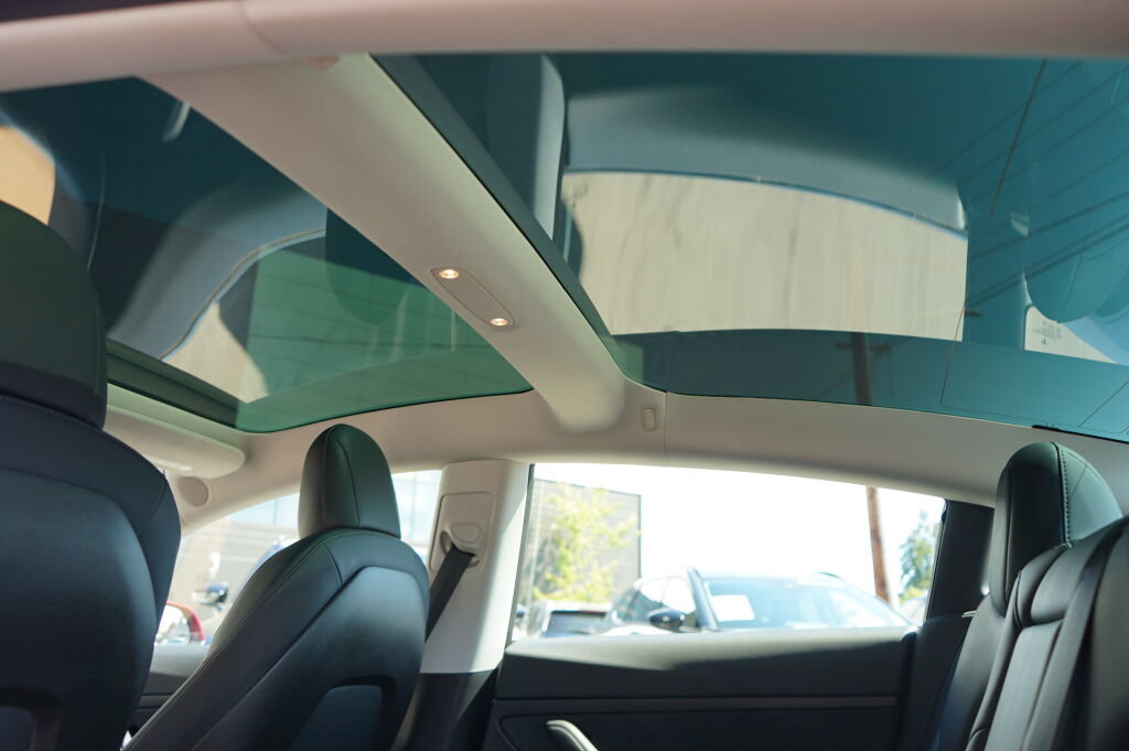 Used 2020 Tesla Model 3 Standard Range Plus RWD image 14