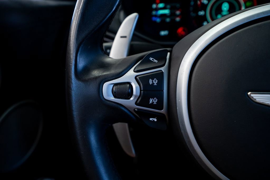 Used 2020 Aston Martin V8 Vantage Coupe image 40