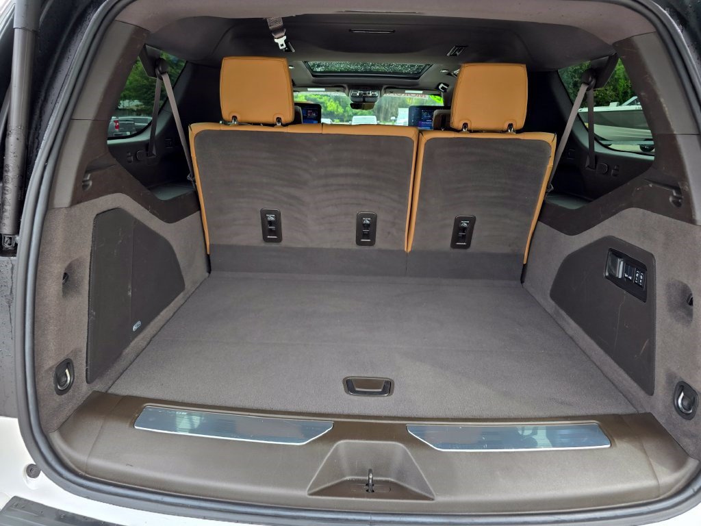 Used 2025 Cadillac Escalade ESV Premium Luxury w/ LPO, Radiant Package AWD/4WD image 54