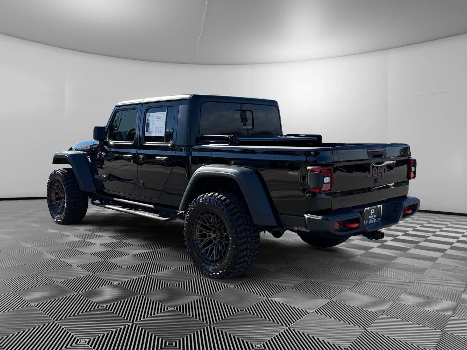 Used 2025 Jeep Gladiator Mojave w/ Convenience Group image 3