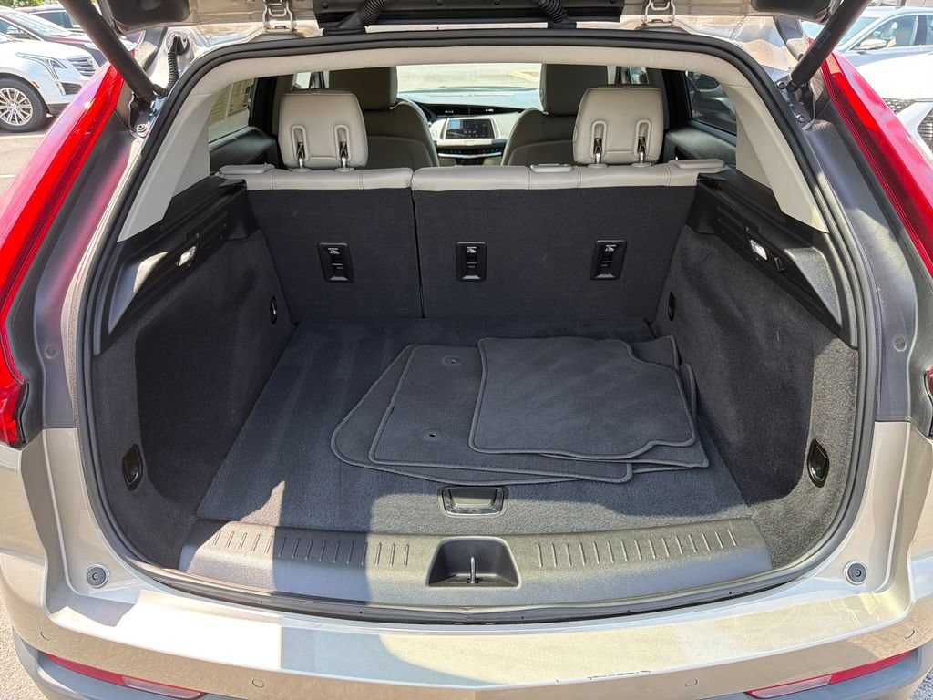 Certified 2022 Cadillac XT4 Luxury w/ Driver Awareness Package FWD image 15