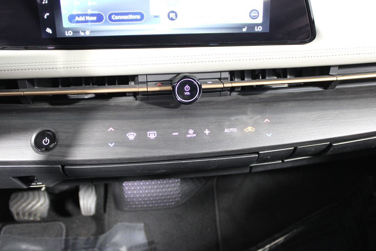 Used 2023 Nissan Ariya FWD image 17