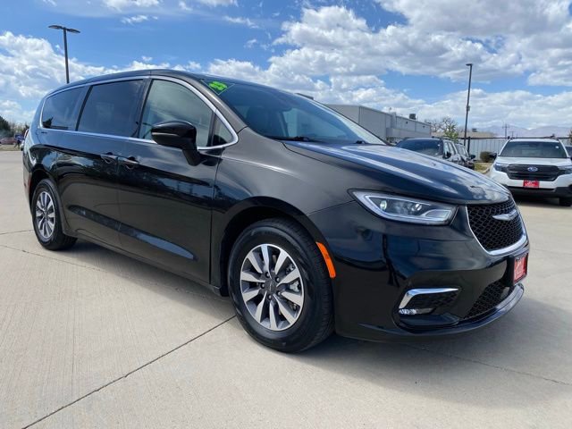 Used 2023 Chrysler Pacifica Touring-L image 7