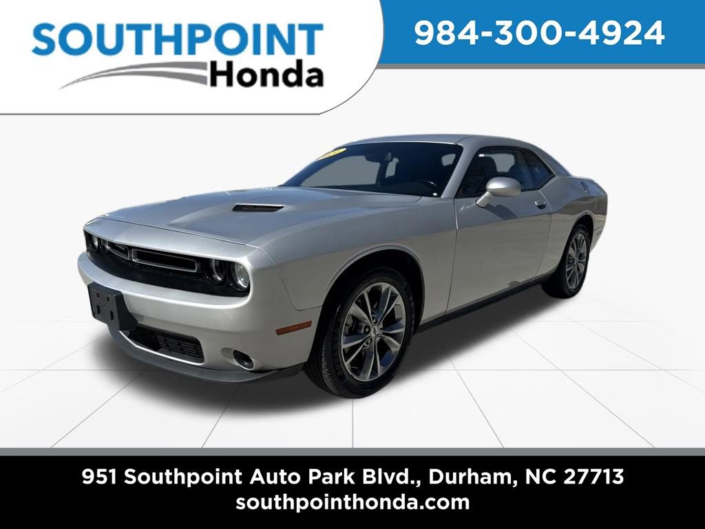 Used 2021 Dodge Challenger SXT image 3