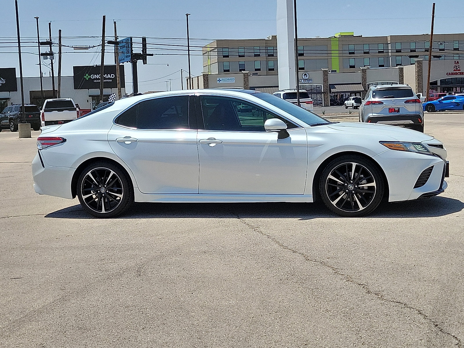 Used 2019 Toyota Camry XSE FWD image 5