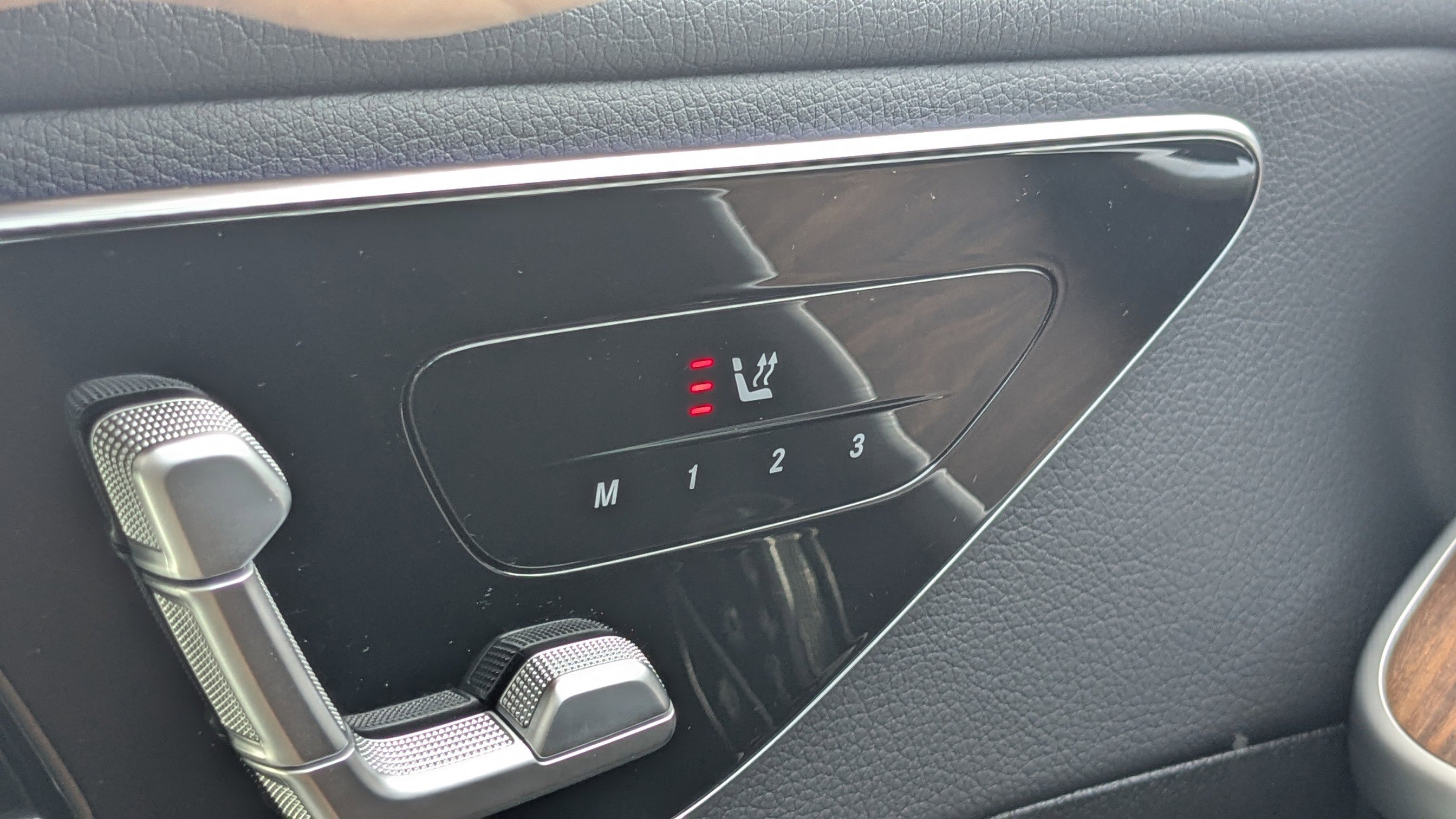 Used 2025 Mercedes-Benz C 300 4MATIC Sedan image 28