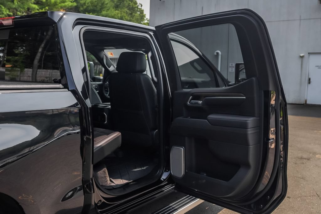 Used 2025 Chevrolet Silverado 1500 High Country w/ High Country Premium Package AWD/4WD image 19