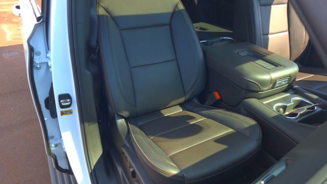 Used 2024 Chevrolet Tahoe High Country AWD/4WD image 9