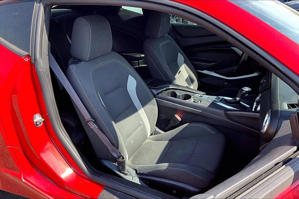 Used 2017 Chevrolet Camaro LT RWD image 7