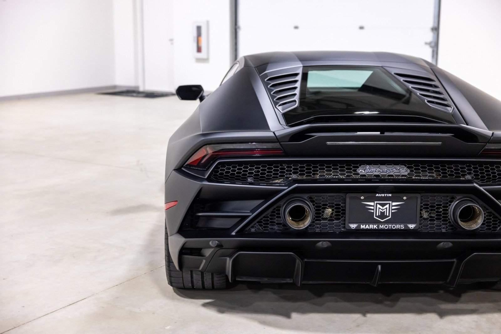 Used 2022 Lamborghini Huracan EVO image 14
