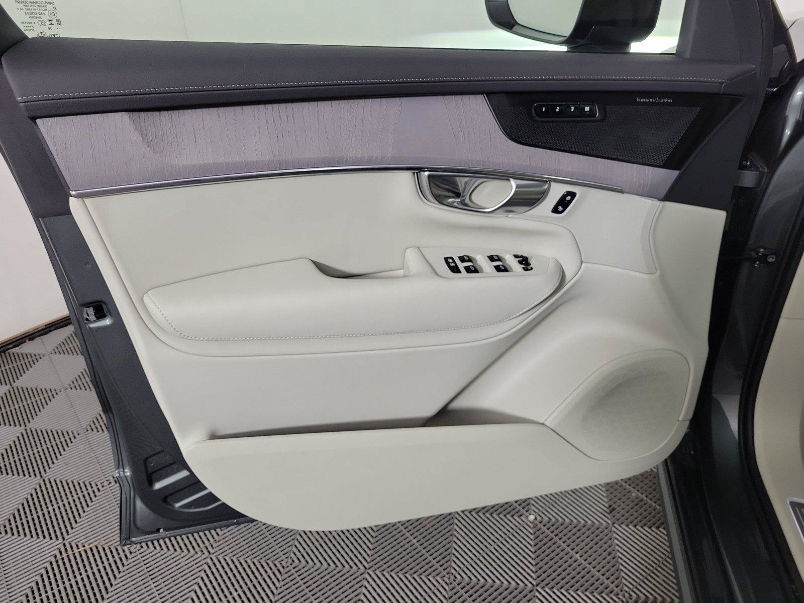 New 2027 Volvo XC90 B6 Ultra AWD/4WD image 19