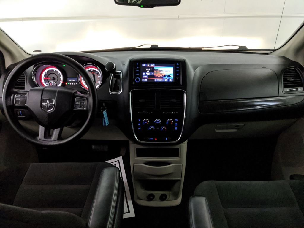 Used 2018 Dodge Grand Caravan SE w/ UConnect Hands-Free Group image 14