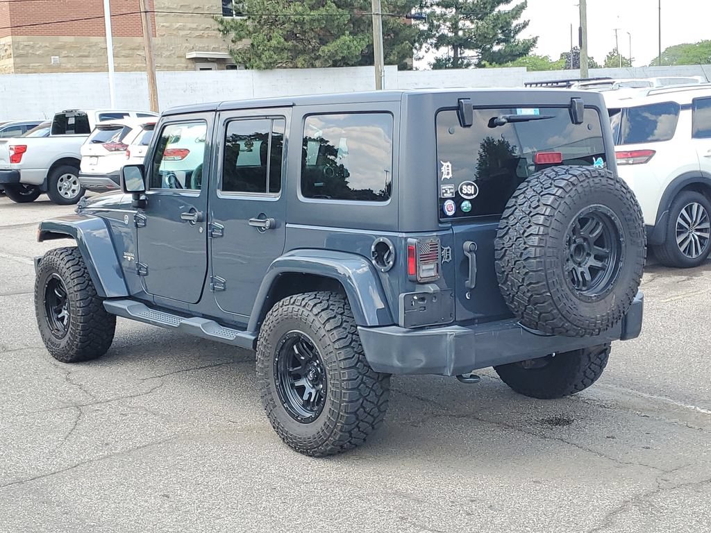 Used 2016 Jeep Wrangler Unlimited Sahara w/ Connectivity Group AWD/4WD image 3