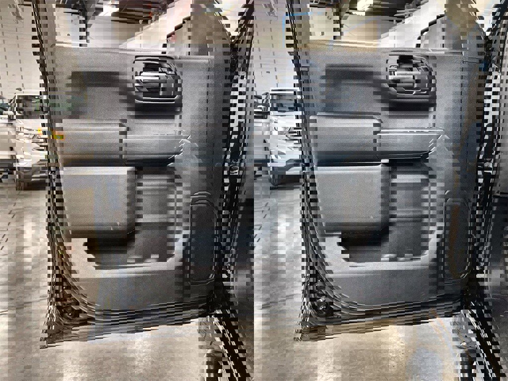 Used 2020 Chevrolet Silverado 1500 Custom w/ Custom Value Package image 15