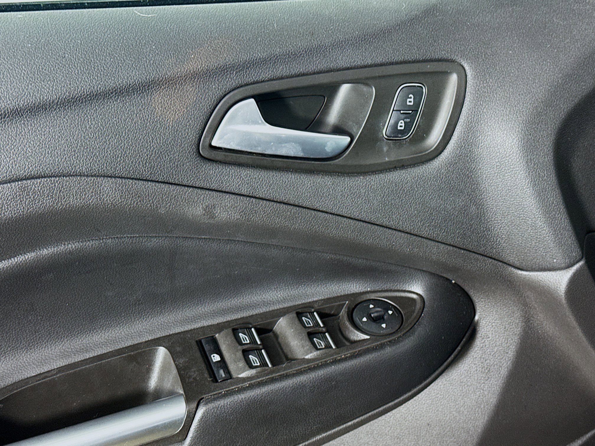 Used 2019 Ford Escape SEL image 24