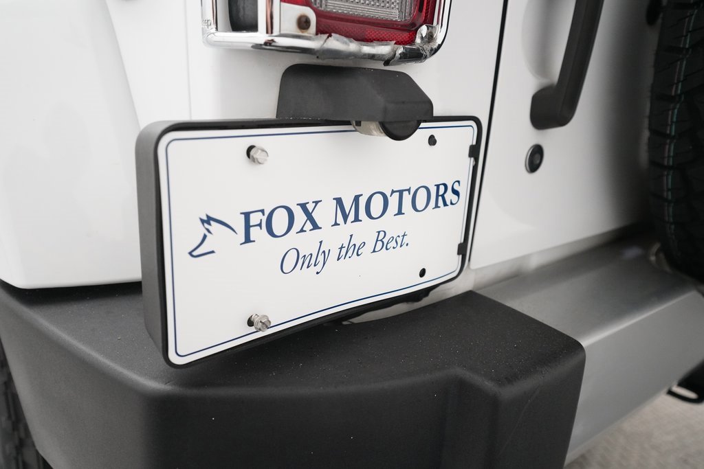 Used 2015 Jeep Wrangler Unlimited Sahara w/ Connectivity Group image 34