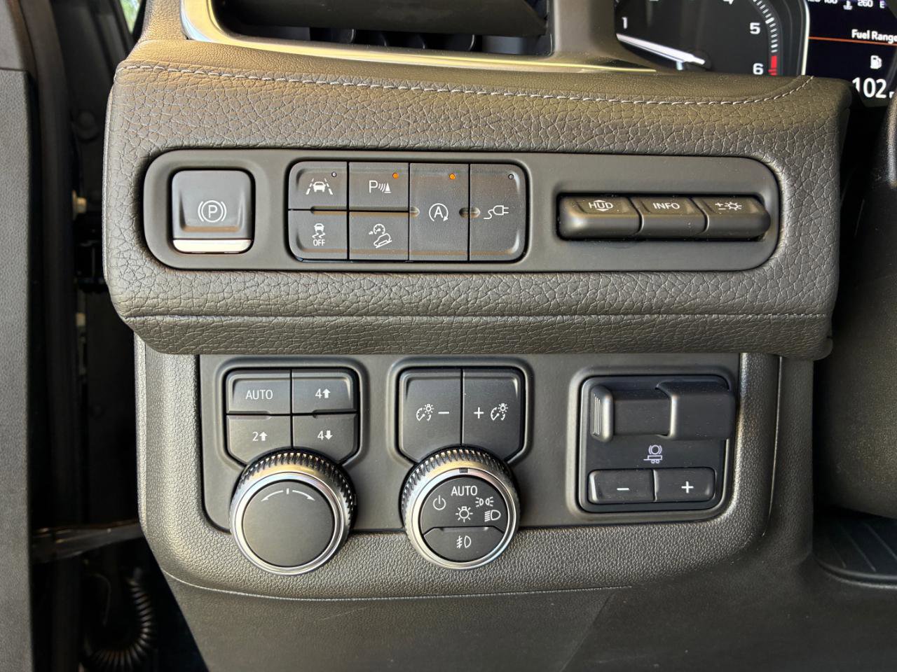 Used 2021 GMC Yukon XL Denali w/ Denali Premium Package image 26