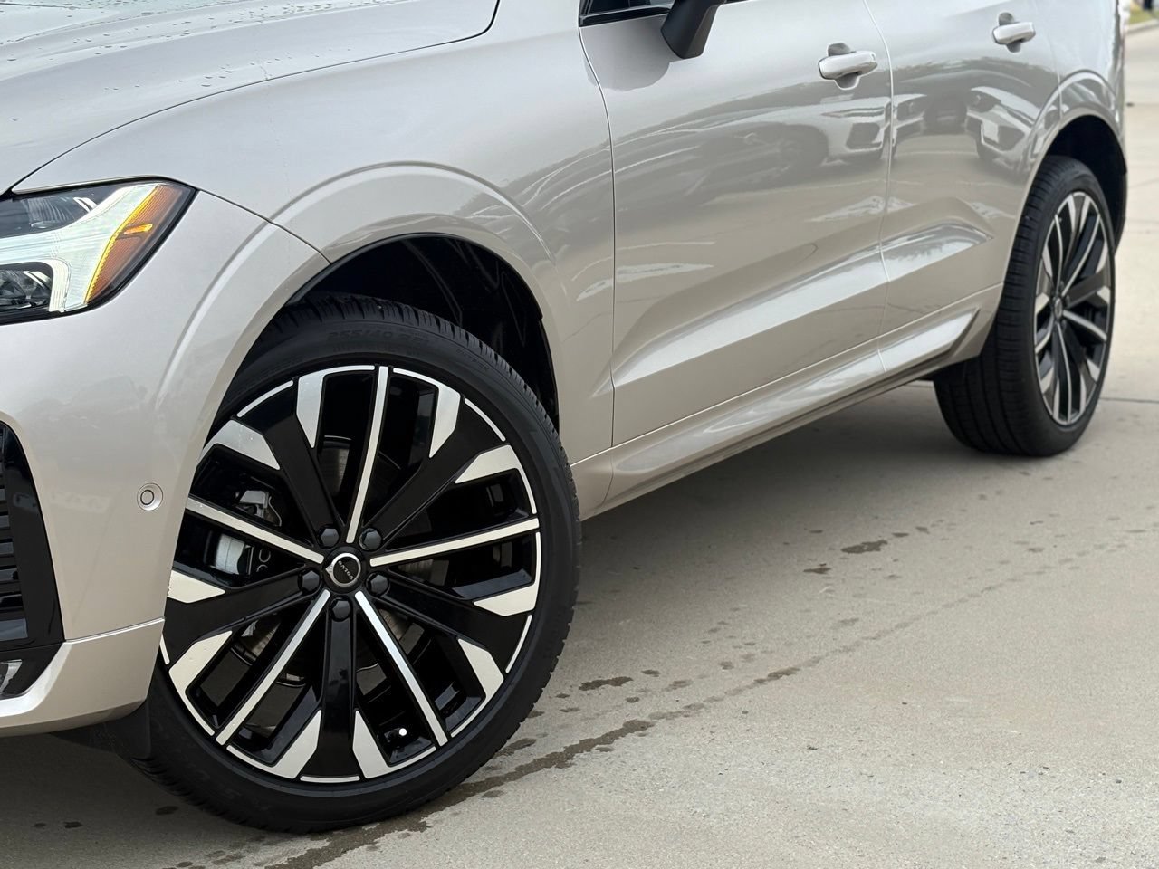 New 2026 Volvo XC60 B5 Ultra w/ Protection Package Premier AWD/4WD image 6