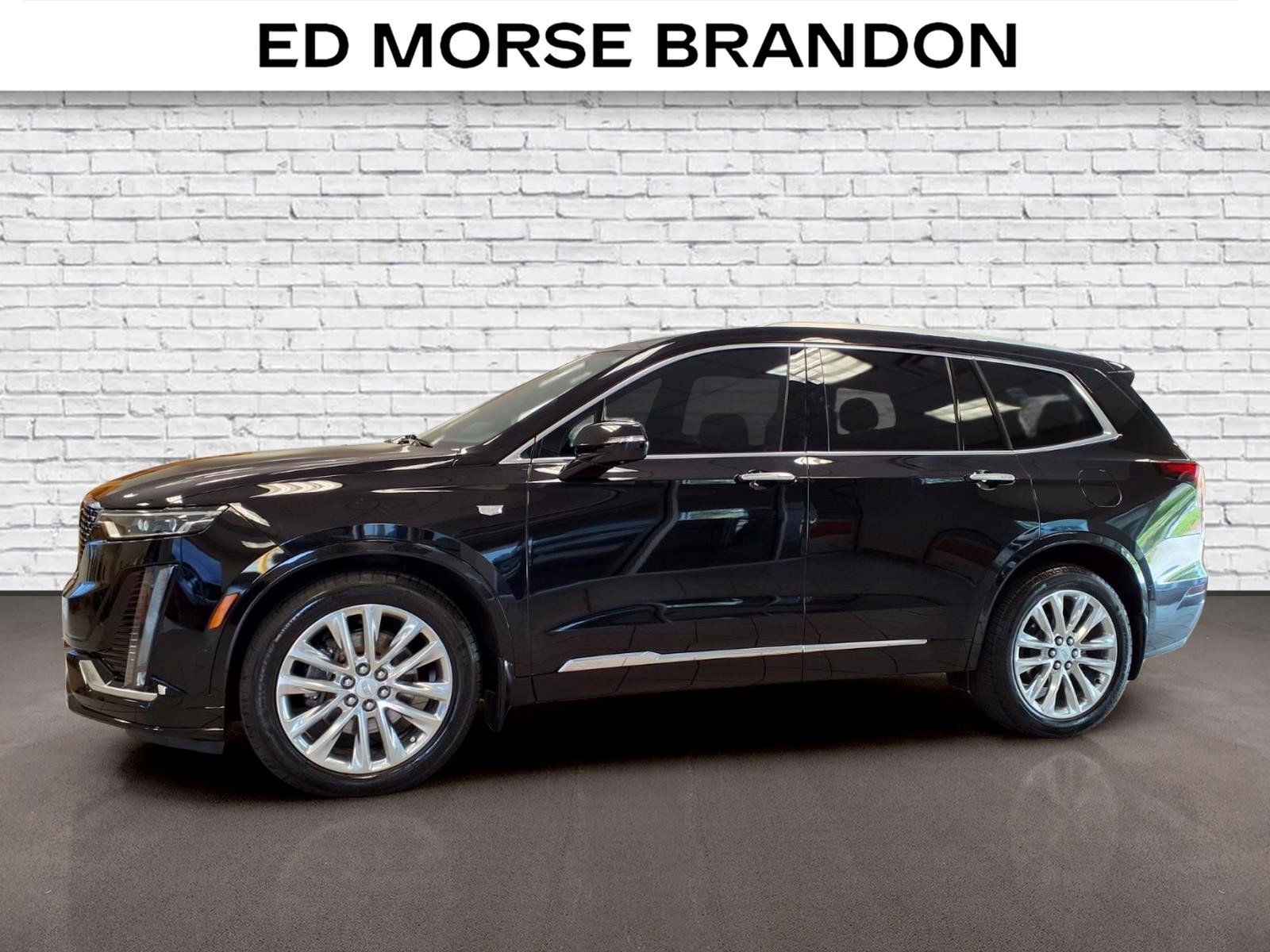Used 2020 Cadillac XT6 Premium Luxury w/ Platinum Package FWD image 2