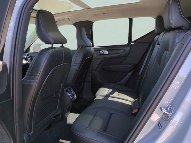 Certified 2025 Volvo XC40 B5 Core AWD/4WD image 10