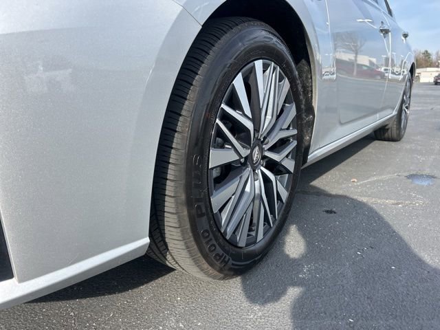 Used 2024 Nissan Altima 2.5 SV image 10