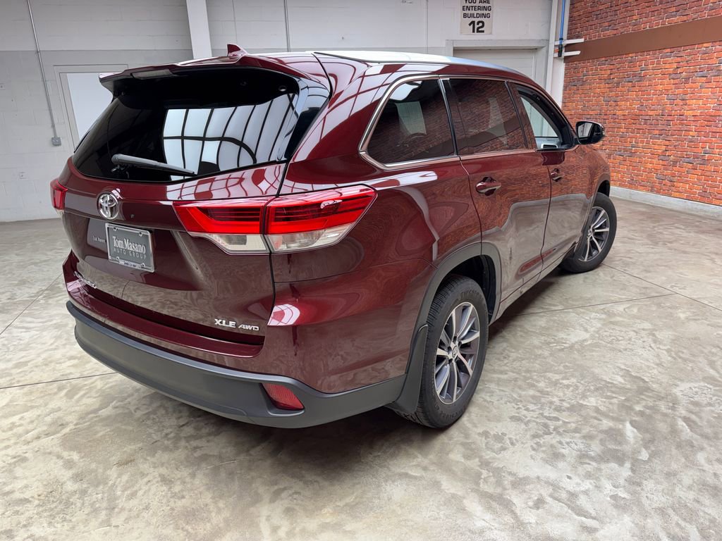 Used 2018 Toyota Highlander XLE image 7