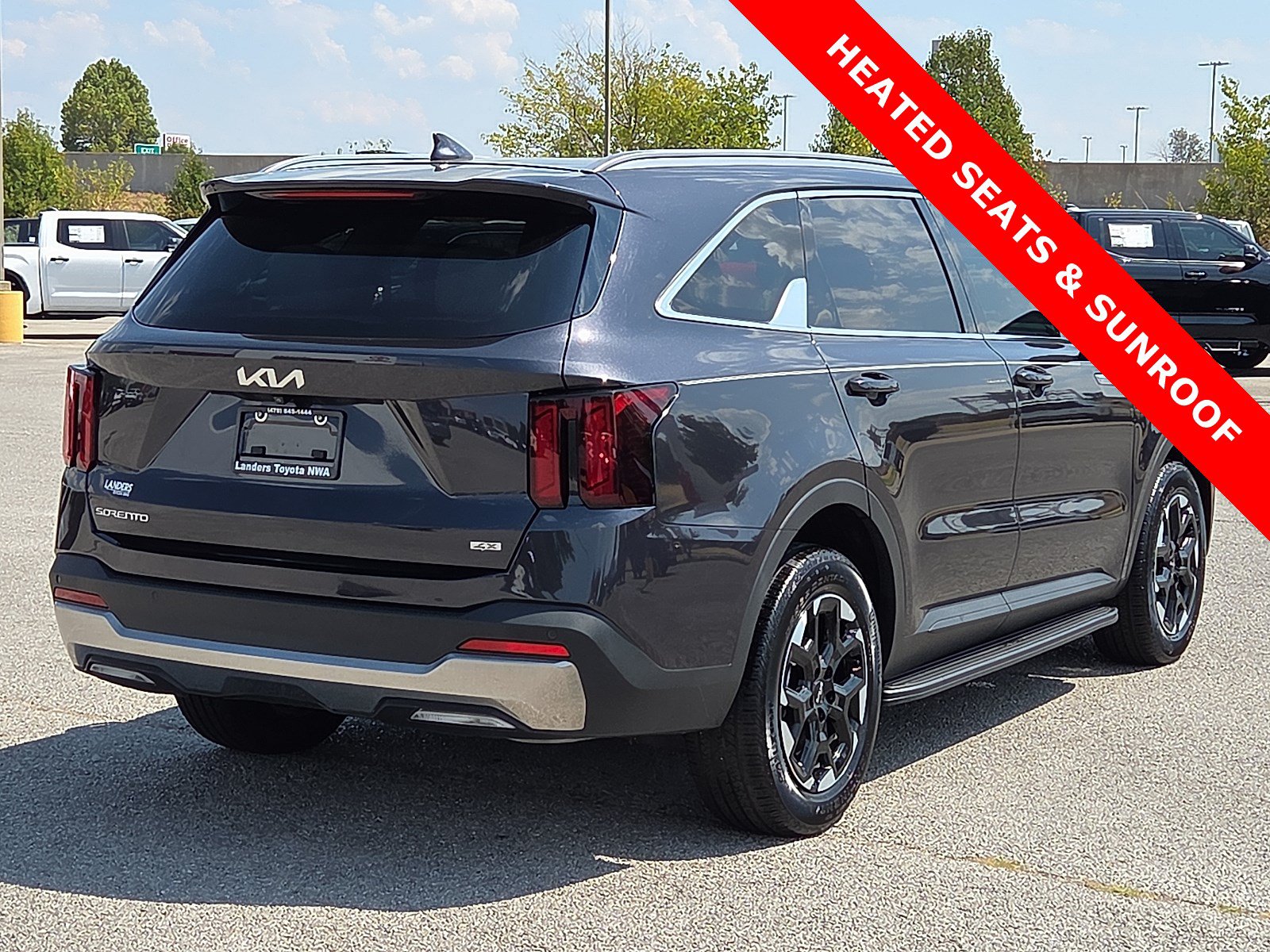Used 2025 Kia Sorento S w/ Panoramic Sunroof Package AWD/4WD image 5