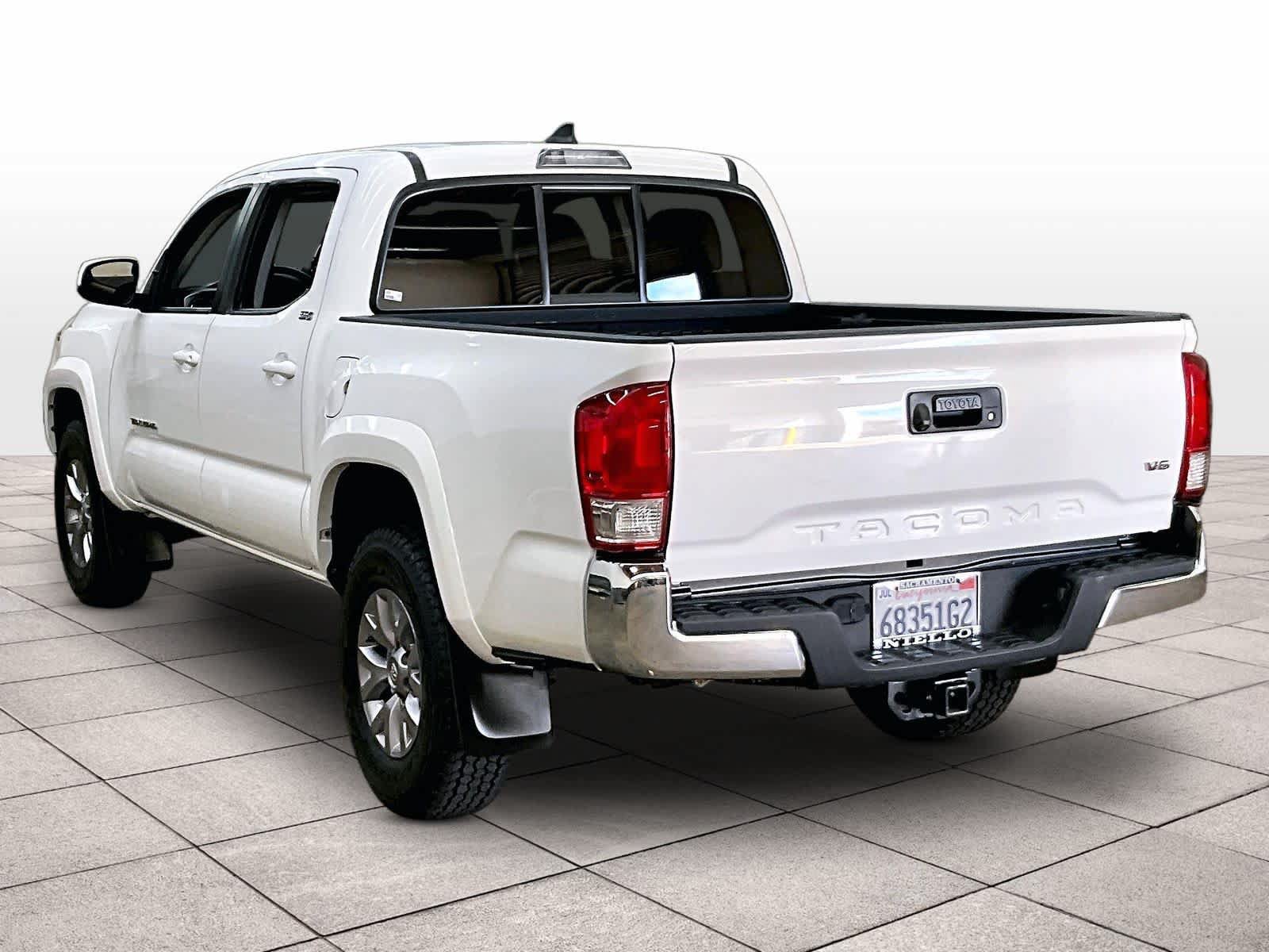 Used 2017 Toyota Tacoma SR5 w/ Tow Package RWD image 19