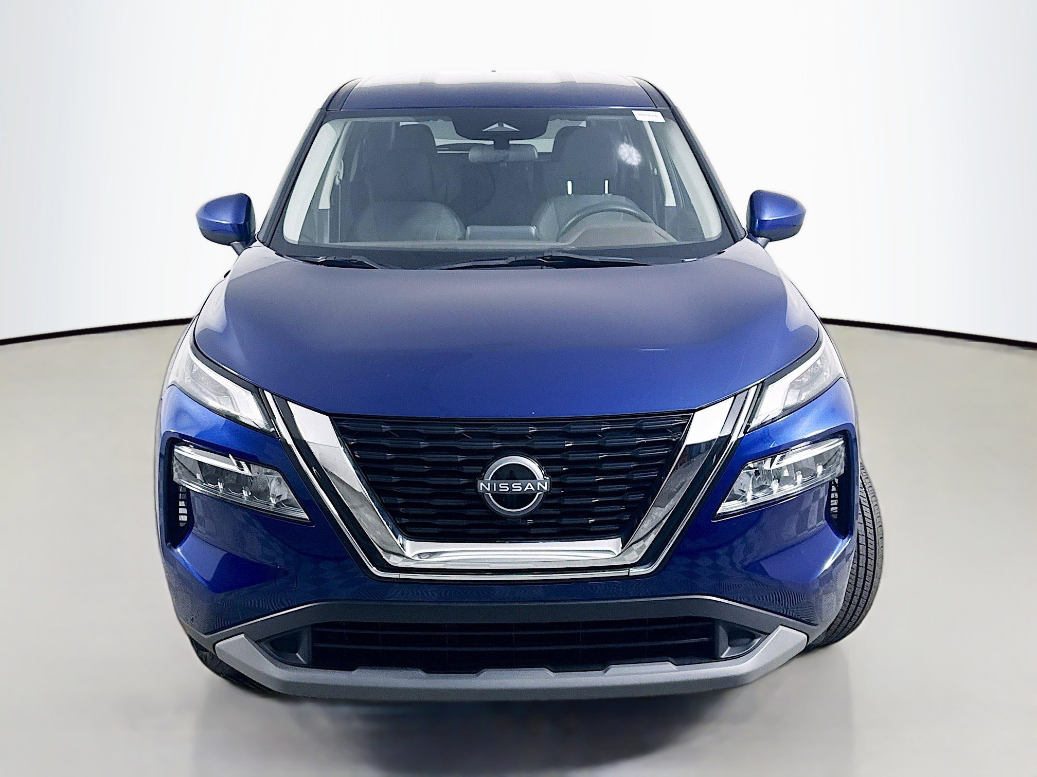 Used 2023 Nissan Rogue SV image 2