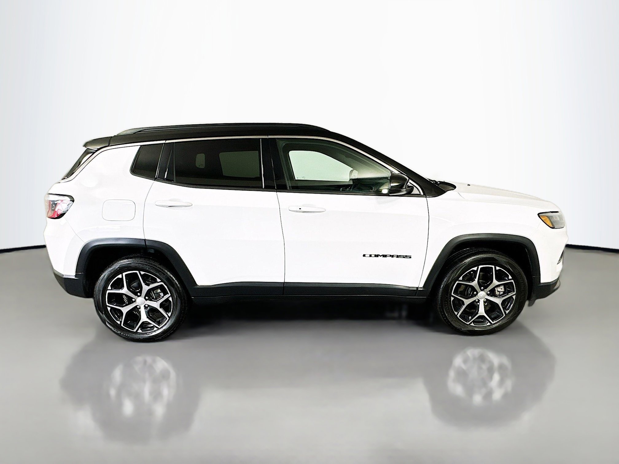 Used 2024 Jeep Compass Limited AWD/4WD image 8