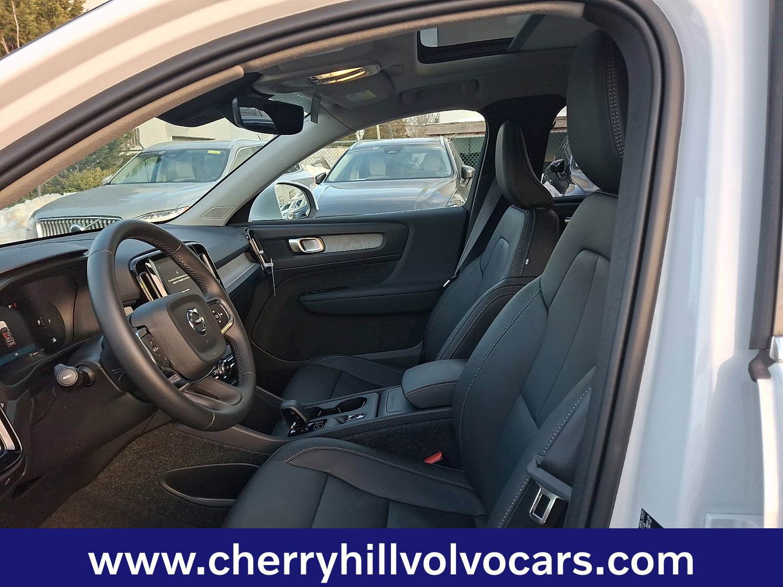 Certified 2025 Volvo XC40 B5 Core w/ Protection Package Premier image 13