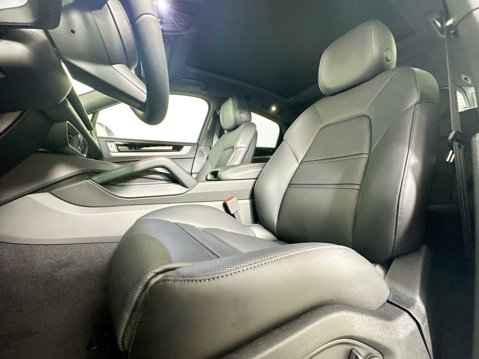 New 2025 Porsche Cayenne Coupe image 5