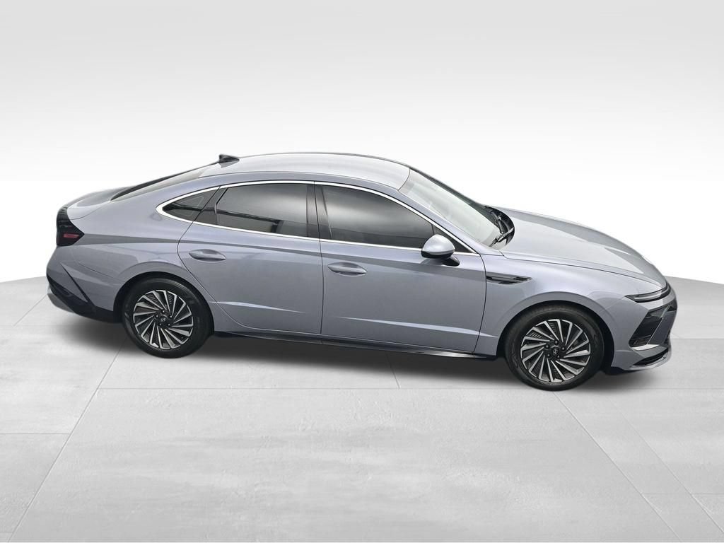 Used 2025 Hyundai Sonata SEL FWD image 31