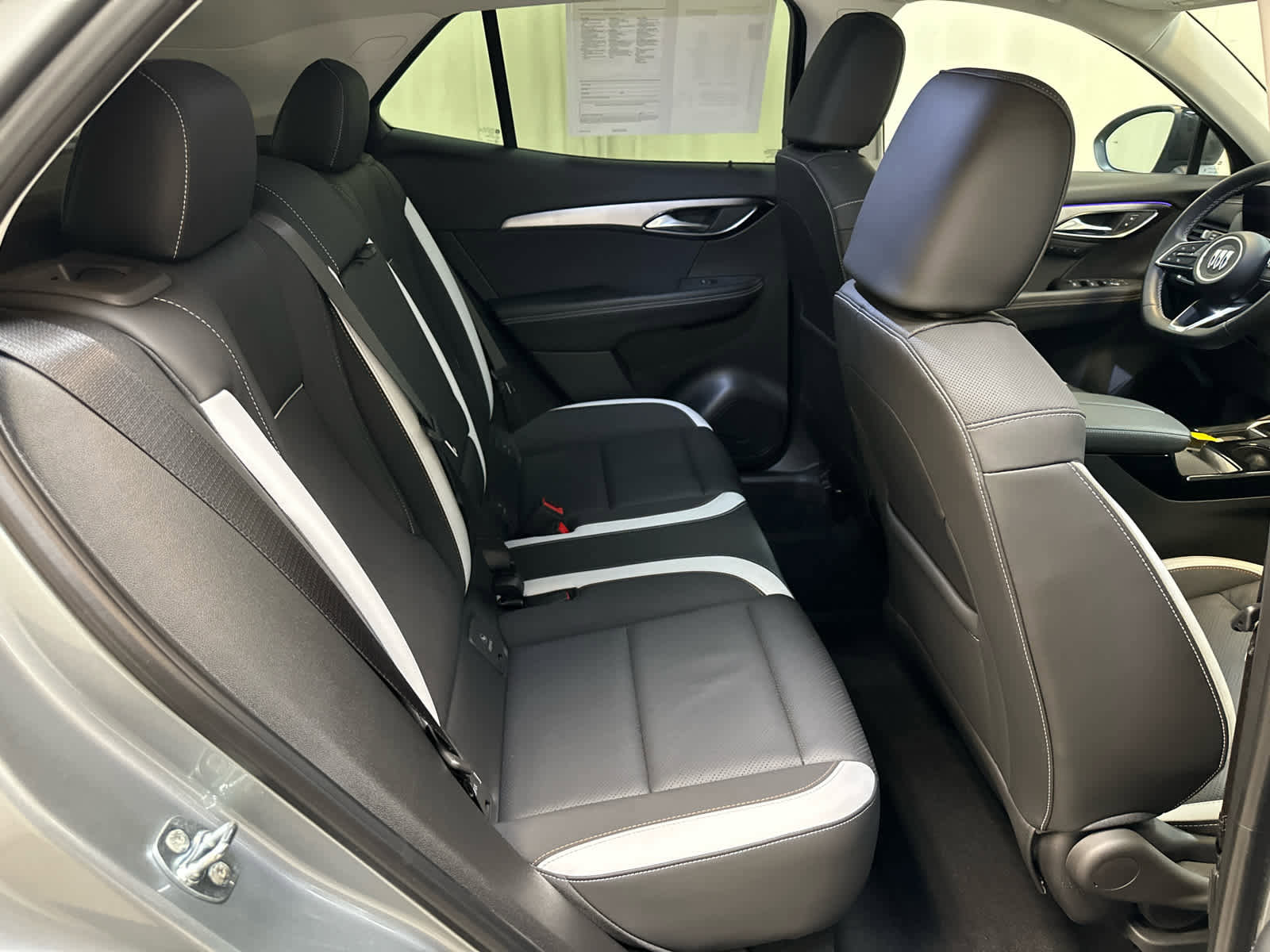 Certified 2025 Buick Envision Sport Touring image 19