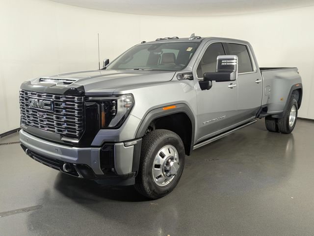 Used 2025 GMC Sierra 3500 Denali Ultimate AWD/4WD image 4