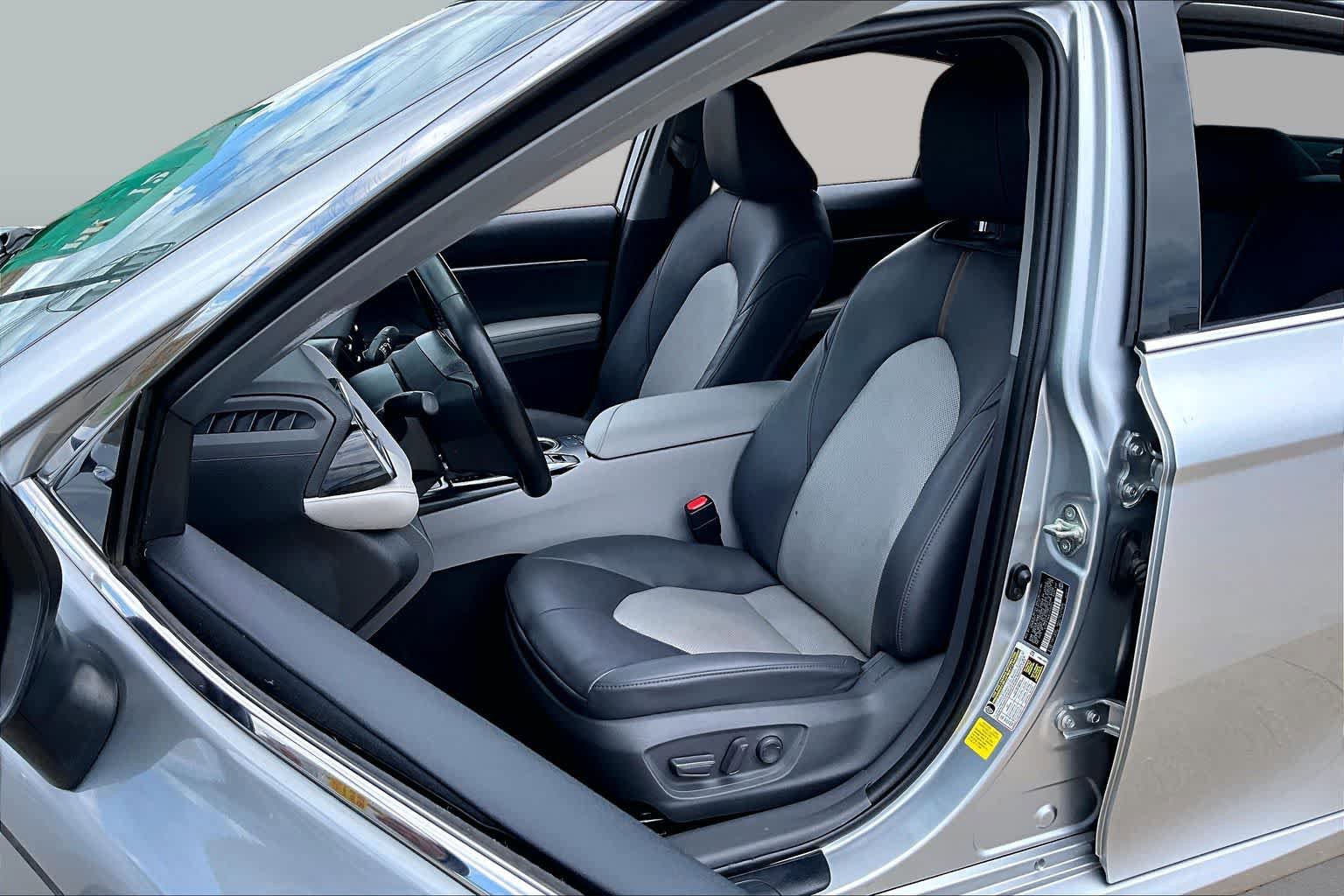 Used 2020 Toyota Camry XLE FWD image 8