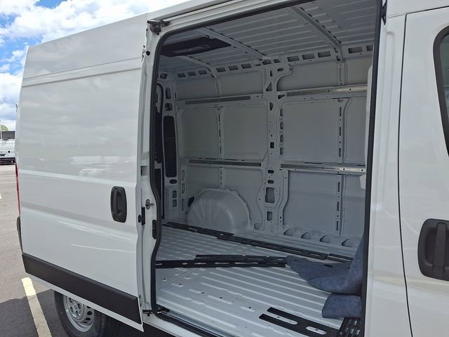 Used 2025 RAM ProMaster 2500 w/ Convenience Group FWD image 10