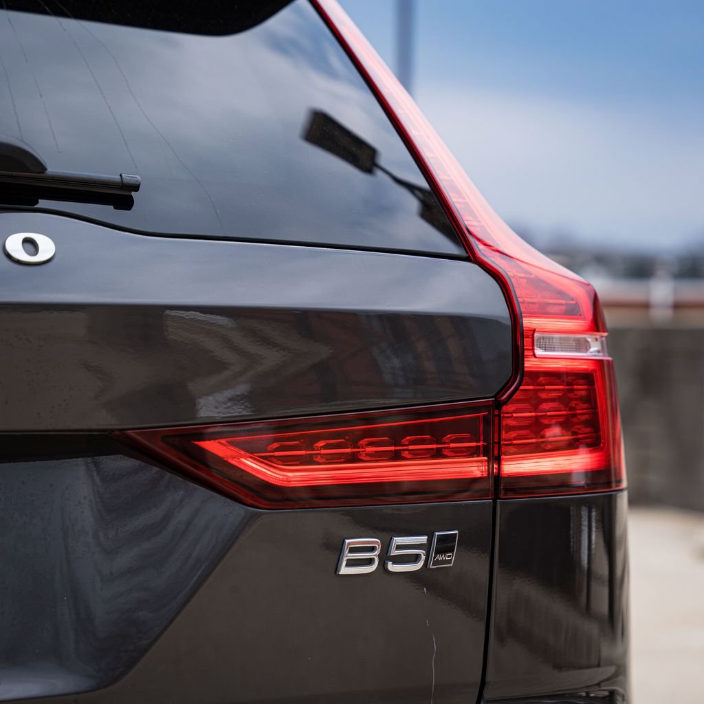 Certified 2025 Volvo V60 B5 Cross Country Plus image 6