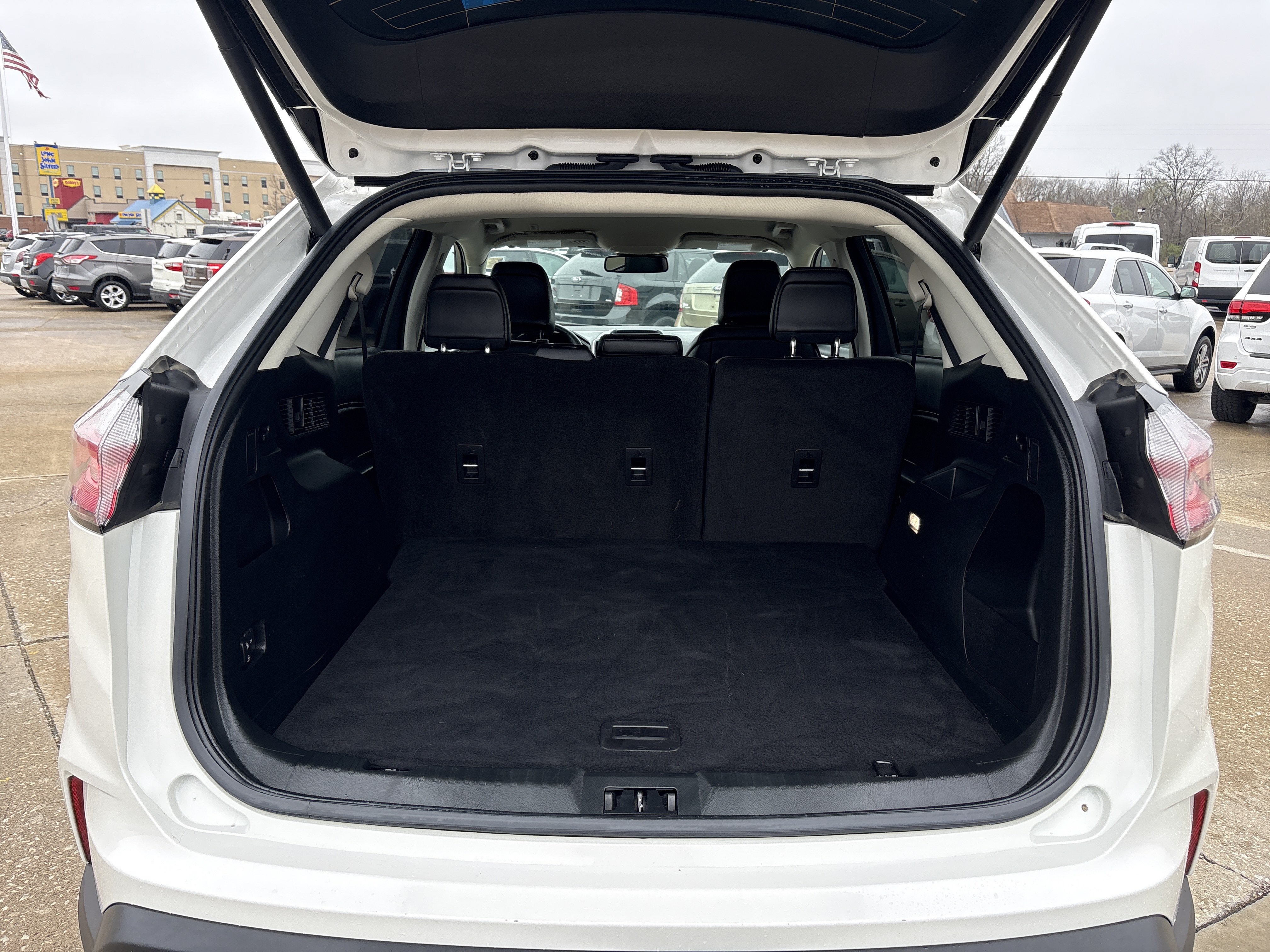 Used 2023 Ford Edge SEL w/ Convenience Package AWD/4WD image 4