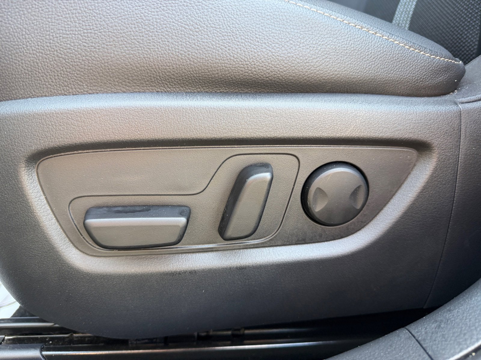 Used 2025 MAZDA CX-50 AWD 2.5 S w/ Premium Package image 14