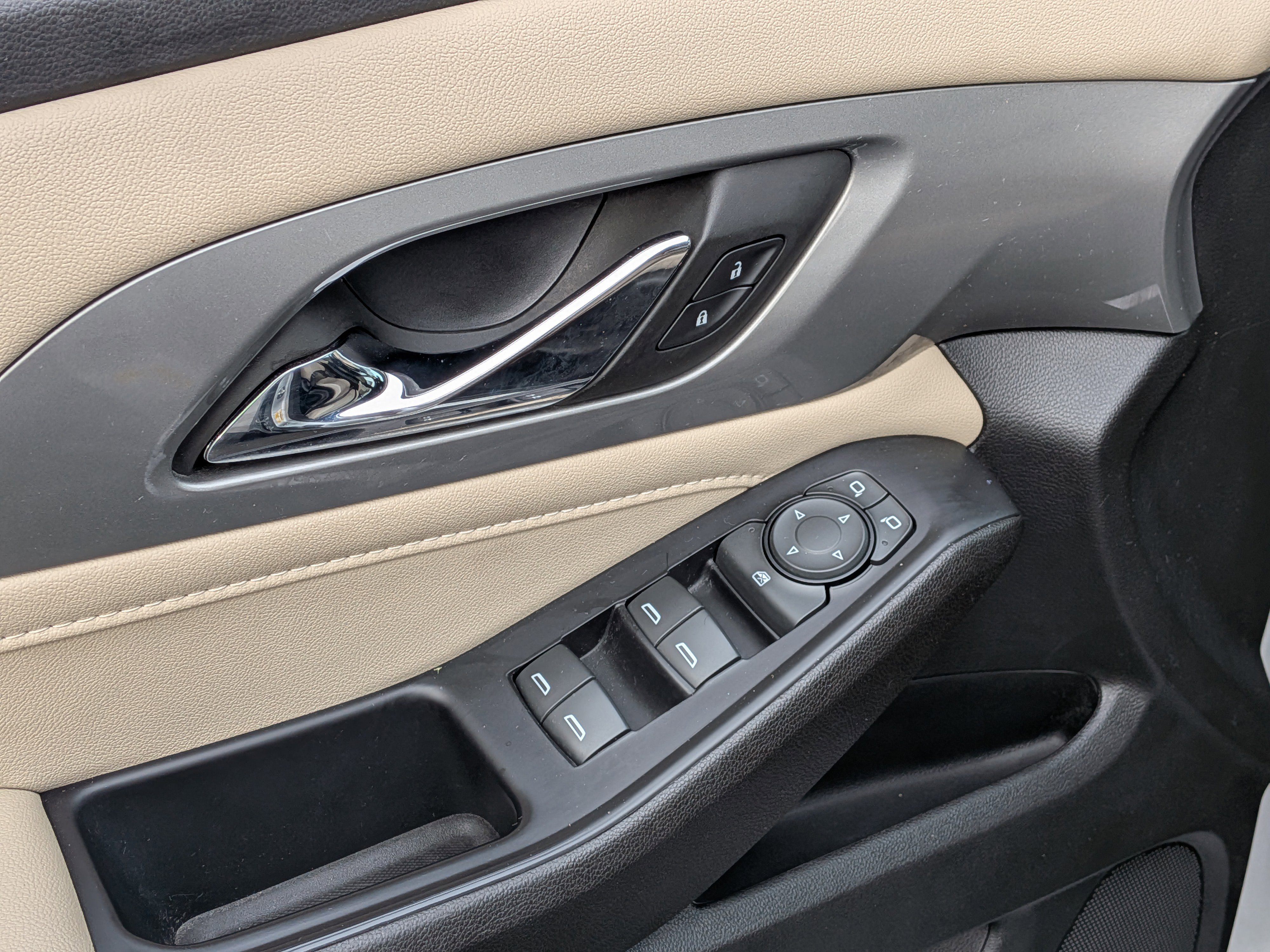 Used 2022 Chevrolet Traverse LS image 15