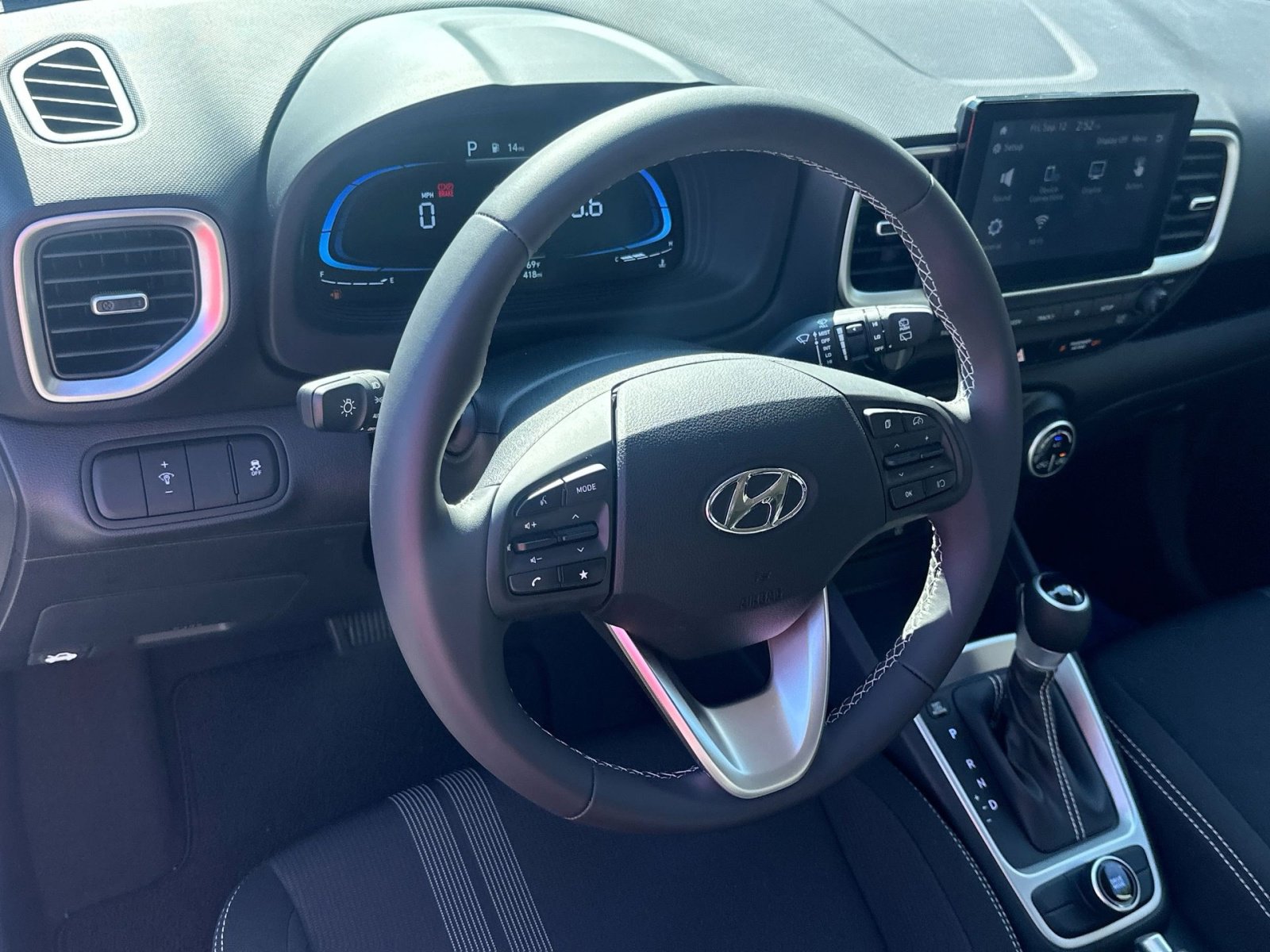 New 2025 Hyundai Venue SEL image 15